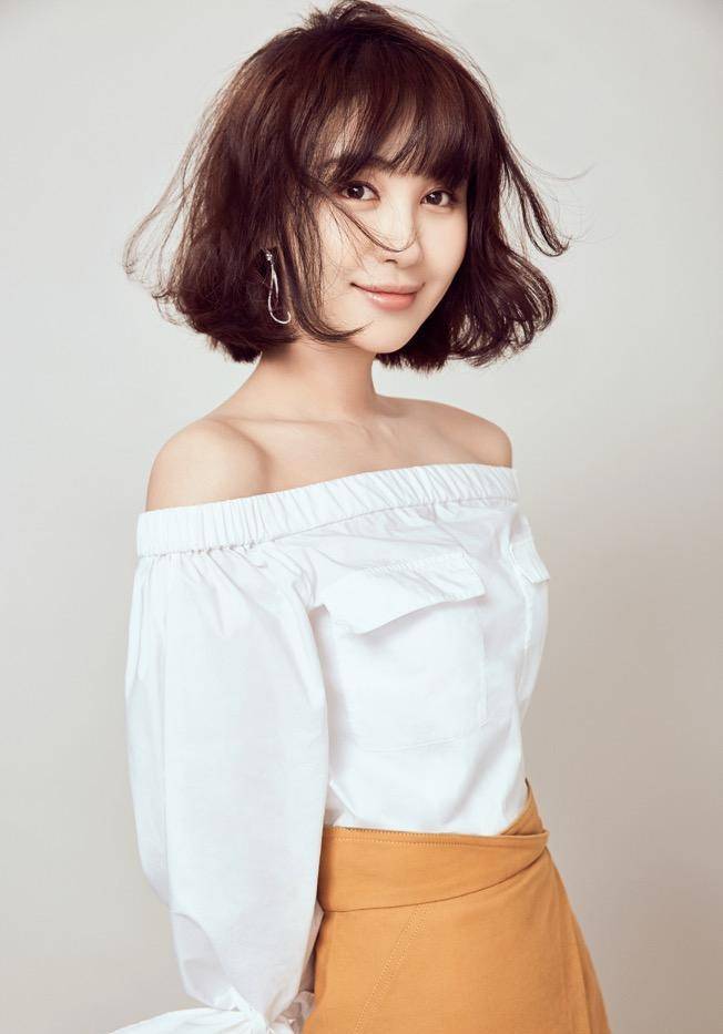 关系33岁李菲儿，性感美艳优雅大气，晓明哥会后悔吗？