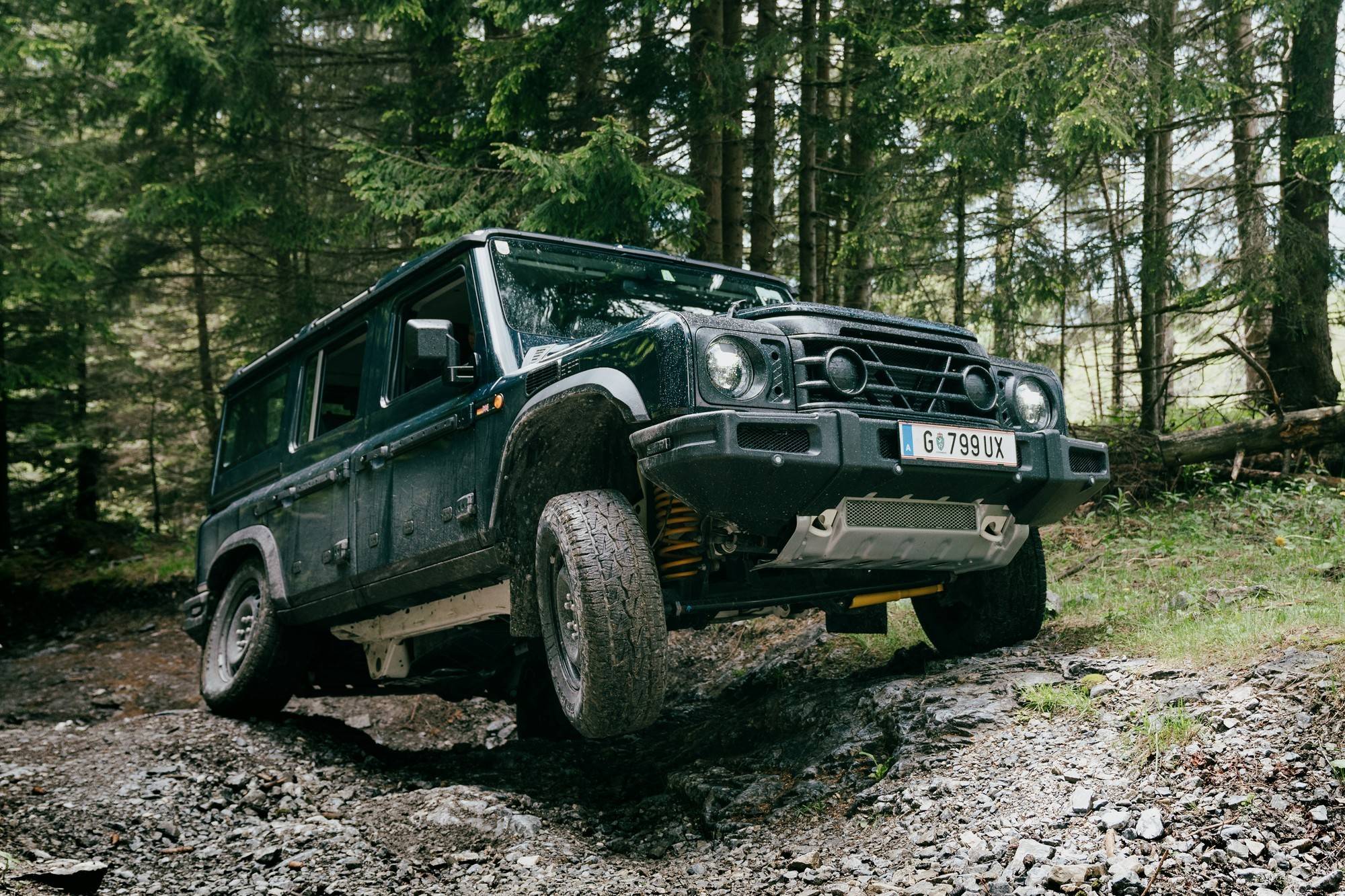 基于路虎卫士配宝马发动机ineosgrenadier硬派越野车7月量产