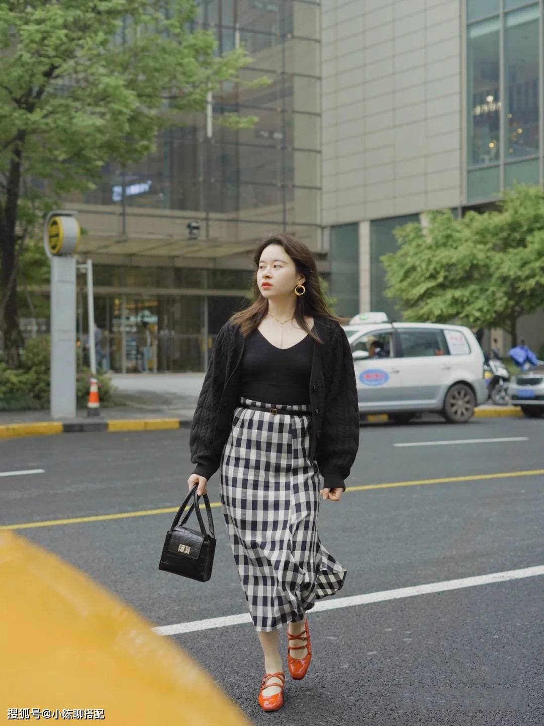 服装 难怪小个子博主都不穿老爹鞋了！今年流行的这双鞋太好看了