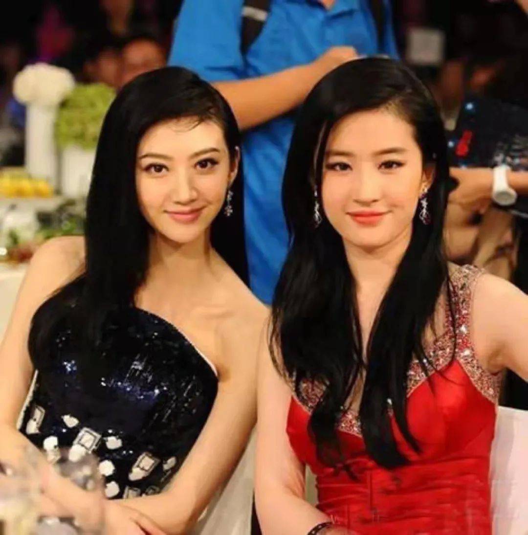 因为当淡颜女神遇上浓颜美人，谁更美？7组女星对比强烈