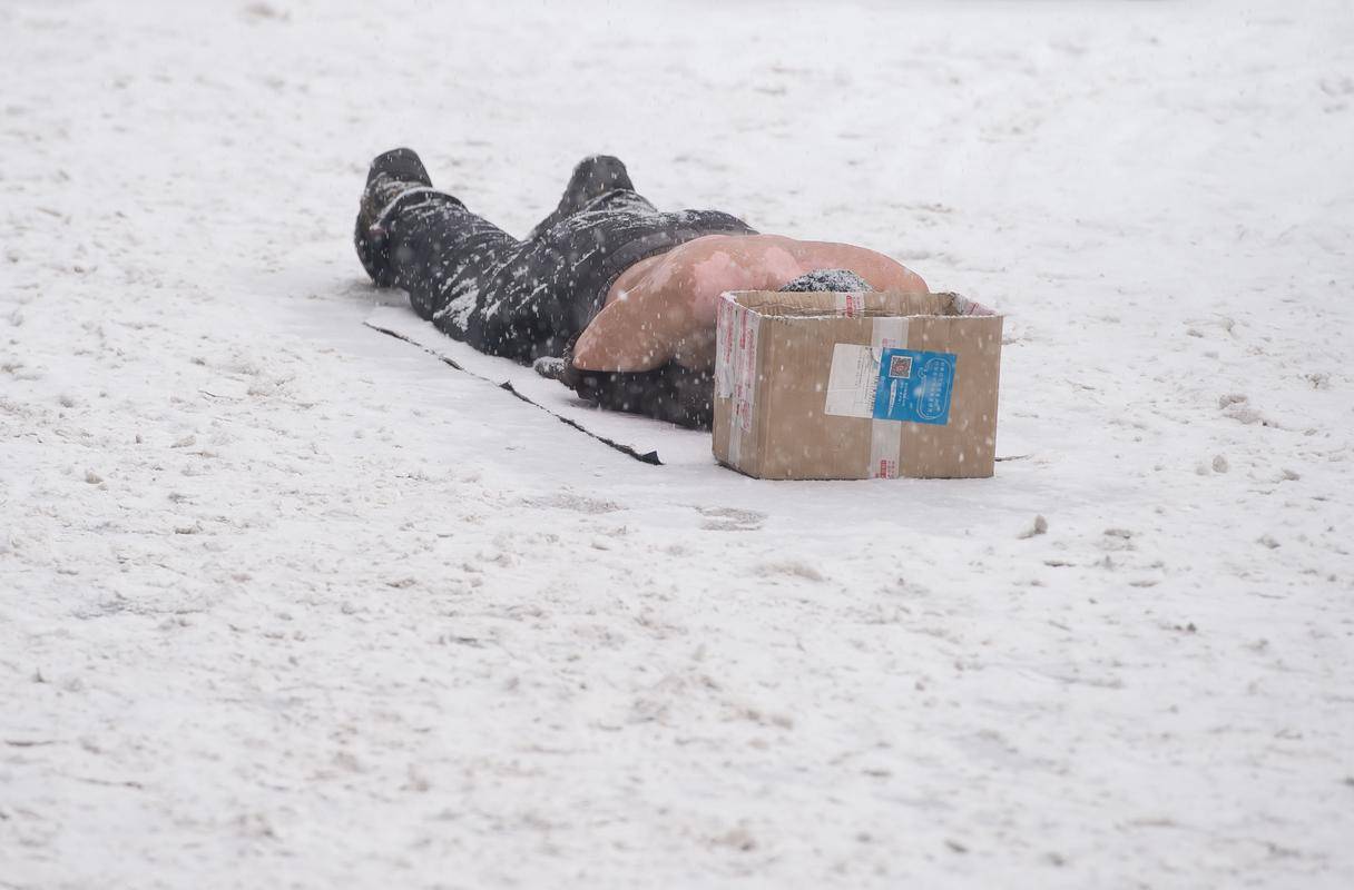 原创
民国的时候,有一种乞丐靠“卖冻”赚钱,他们的招数让人防不胜防