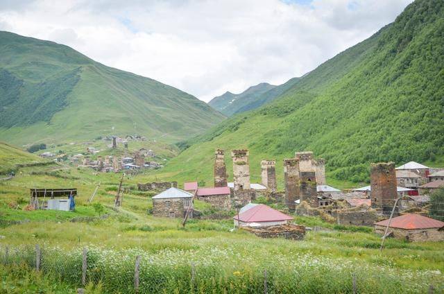 这个地方建起了处处碉楼,居住,掺望,抵御,避难,一塔多用_乌树_斯旺