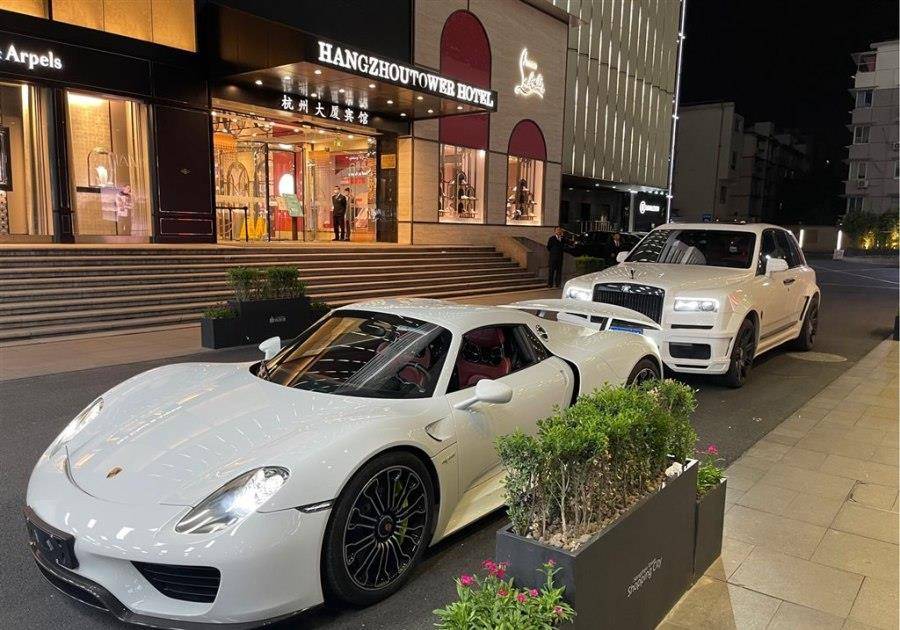 浙江车友开劳斯莱斯库里南提保时捷918销售人员的态度很好