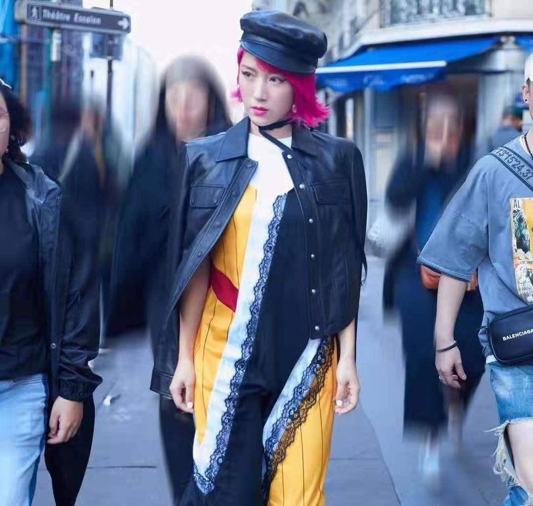 角色34岁李念“少女感十足”,粉嫩裙装演绎人面桃花，百变造型随意切换