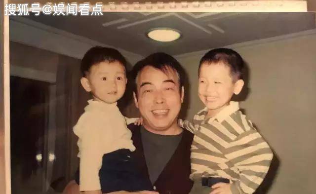 剑眉陈红的两个儿子颜值相差太大，网友：全是陈凯歌的锅