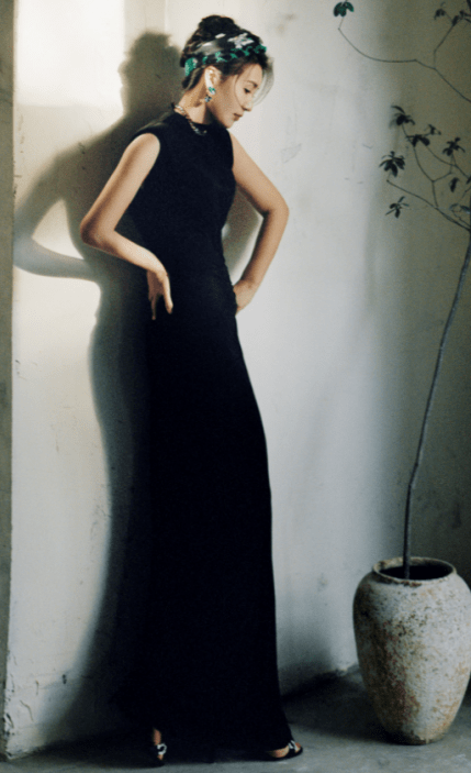 原创万人迷陈好新写真曝光黑色礼服裙气质不凡搔首弄姿真招摇