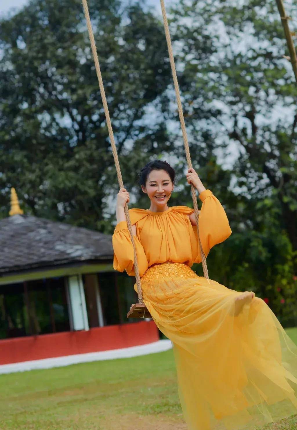 滑有 50岁的王菲活的像个青春期少女！许晴 刘嘉玲更是“浪”出天际