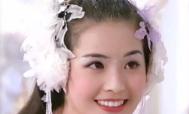 梁小冰五官扁平也很美的女星,我只服这6位!没有浓眉大眼也是大美人