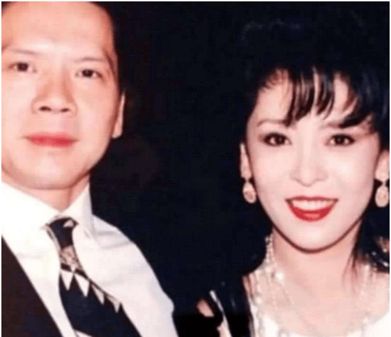 著名演员丁佩 与向华强离婚后 陈岚养她40年 一家人其乐融融 李小龙 唐美丽 邹文怀