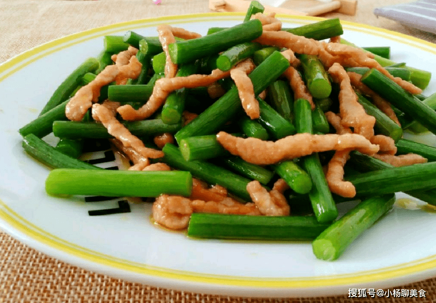 都买|在家做蒜苔炒肉 蒜苔没有味道 肉却咸的没法吃 一招教您解决