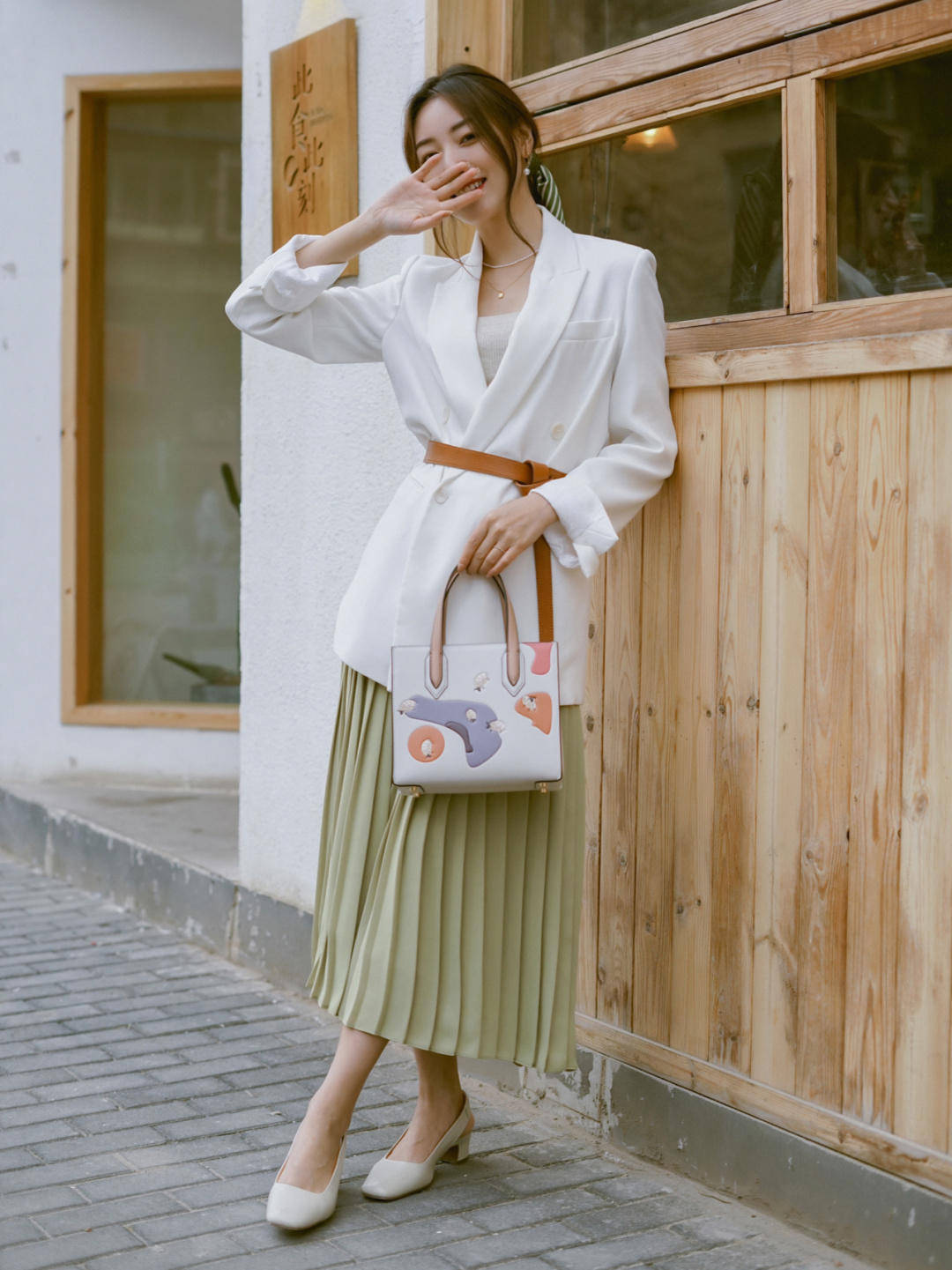 显得 黑白西装别乱穿,春天建议这样搭配,轻松打造非凡魅力