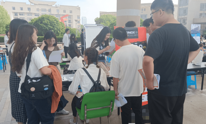 2022中国电信公开招聘正式工月薪600BOB全站0以上满足条件均可报考(图1)