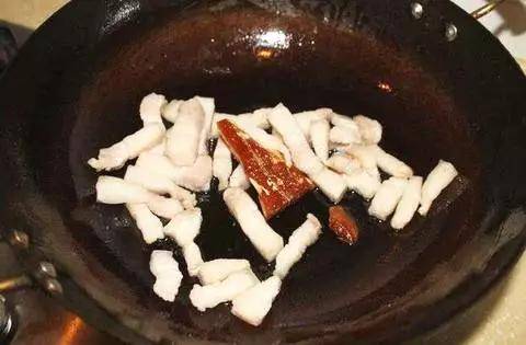 加入适量|做红烧肉时候加上它，色香味俱全，堪比大厨级！