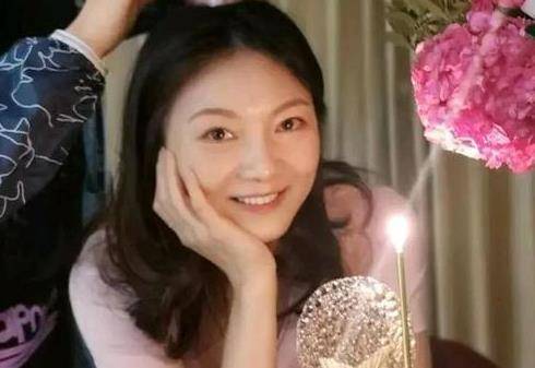 陈婷19岁未婚先孕10年地下情孕育两子一女如今生活令人羡慕