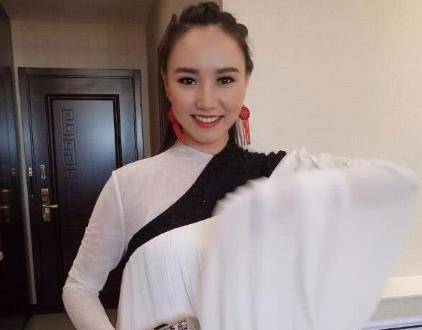 原创吉祥三宝14年后爸爸逝世妈妈隐退演女儿的英格玛模样大变