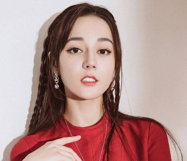 欧美厚谁说薄唇是刻薄相？她们明明就还原了“樱唇初绽”的古典美