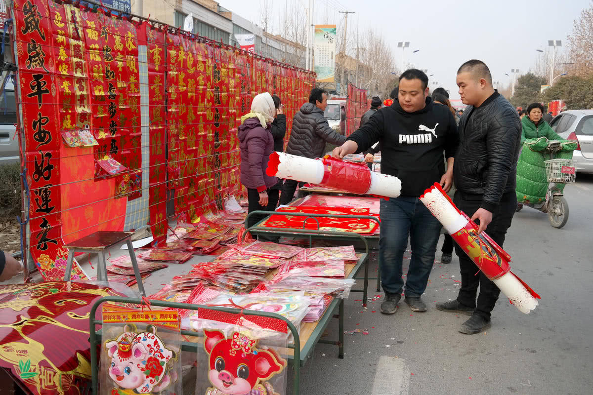 中国一年中节日有多个,为何就春节过得十分隆重,而且时间也最长_灶王