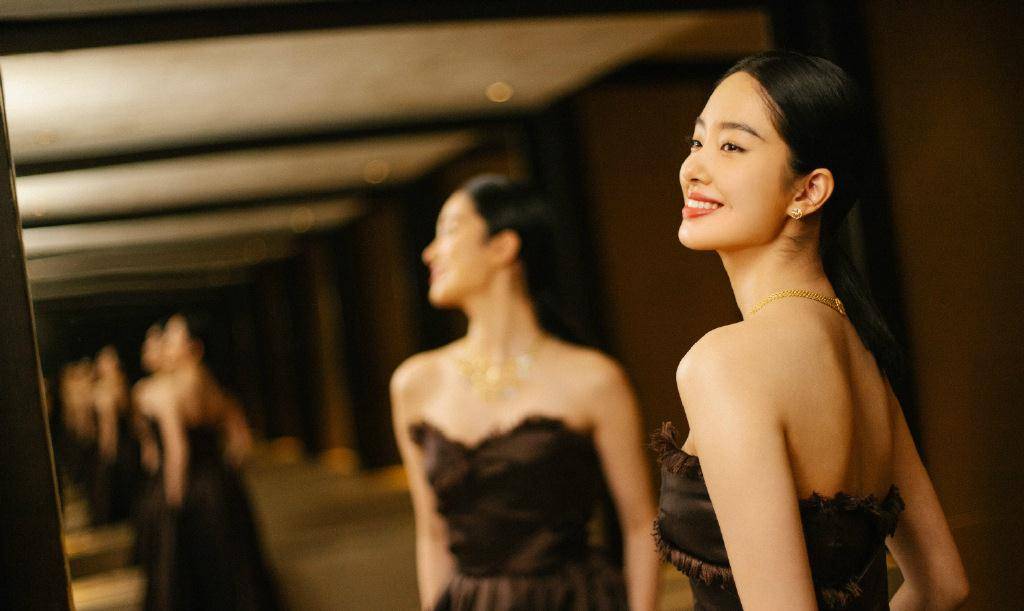 冯小刚再被歪曲解读,想搂杨采钰却被徐帆一屁股撞开,真相来了_视频