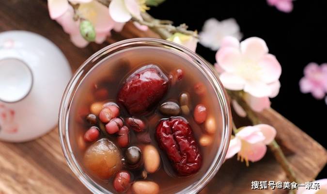 苋菜5种黄豆新吃法，堪比“天然黄体酮”，坚持6个月，皮肤光滑了