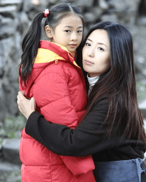 原创杨童舒34岁在剧组意外怀孕嫁给商人老公很幸福被婆家宠成宝