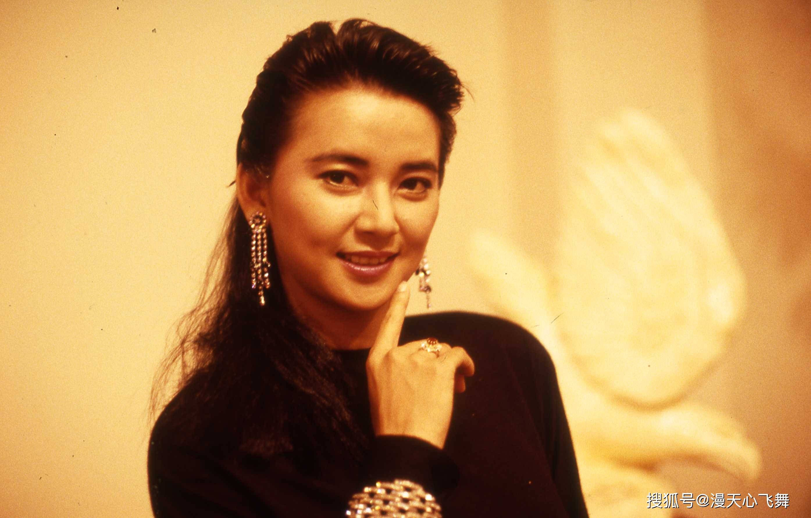 胡慧中上映了《神勇飞虎霸王花》,胡慧中和李赛风都是以打女的形象居