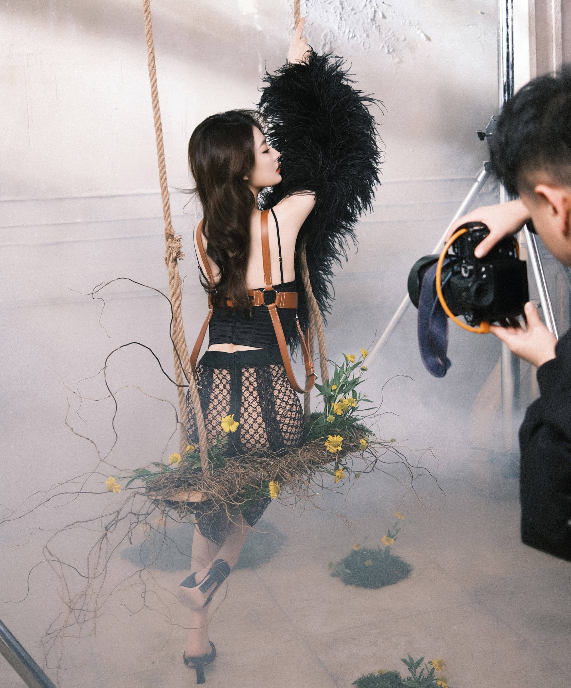 原创徐璐穿网格长裙拍大片被指形象反差太大网友以为是赵丽颖