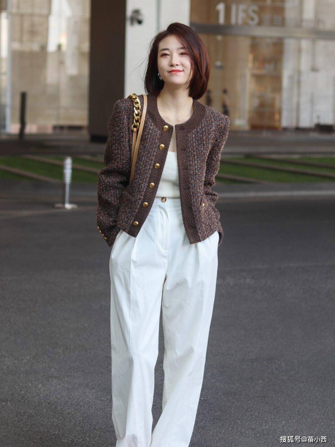 颜色 春天高级感小香风外套搭配长啥样?学会这些造型,赢得体面优雅