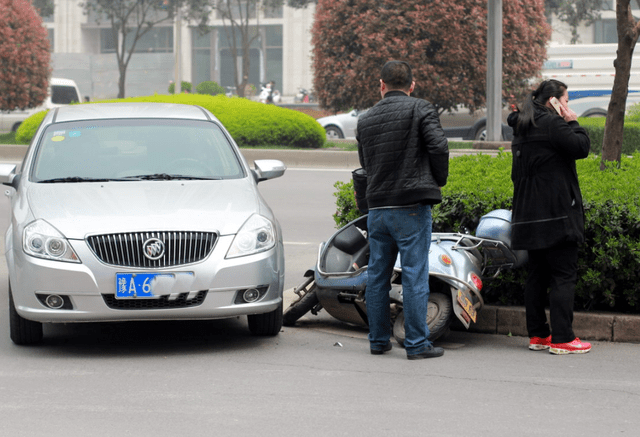 被電動車追尾,對方身亡,交警判決讓老百姓意外_劉先生_賠償_非機動車