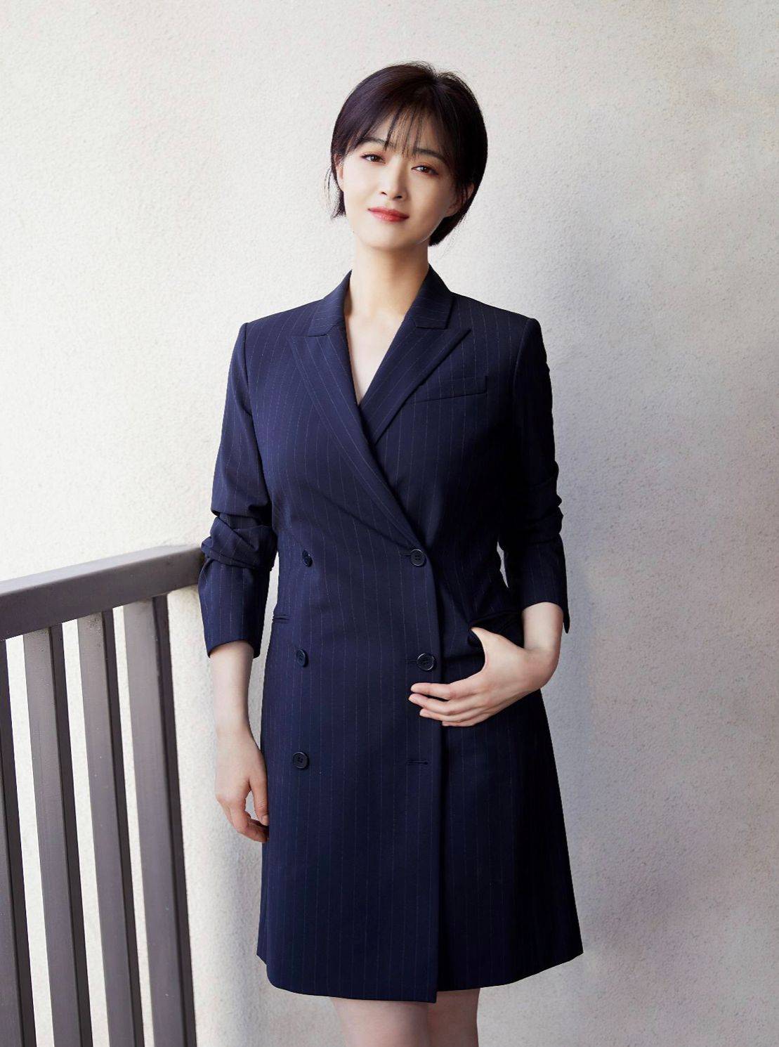 发型被蒋欣的“遮脸发”惊艳到了:终于明白什么叫发型决定气质