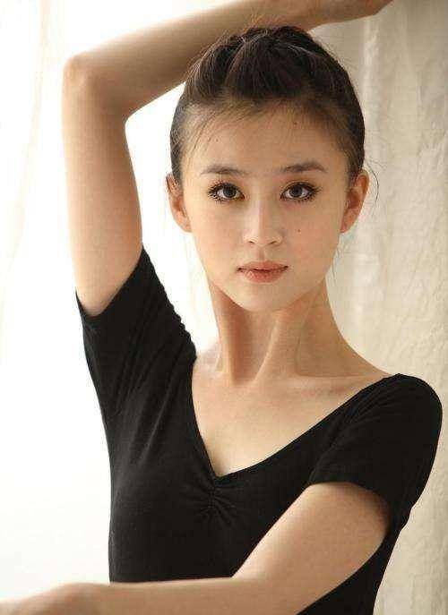 她凭周芷若走红,被称为东方美人,因拒演赵灵儿成就刘亦菲_刘竞_角色