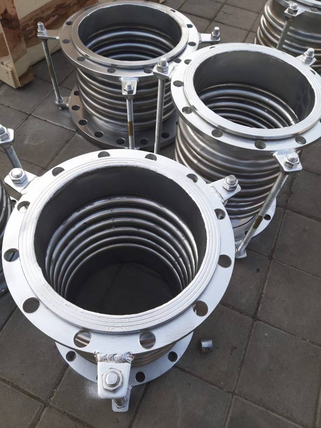 轴向不锈钢波纹补偿器和直埋外压型波纹补偿器如何区分_管道_直理