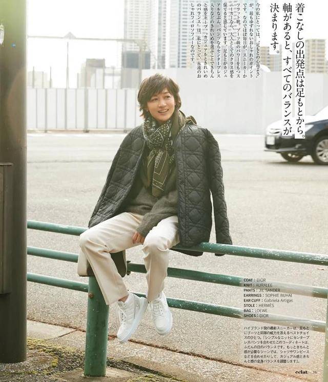 大衣 50多岁的女性，选外套别一味追求时髦，过冬穿这三款就够了