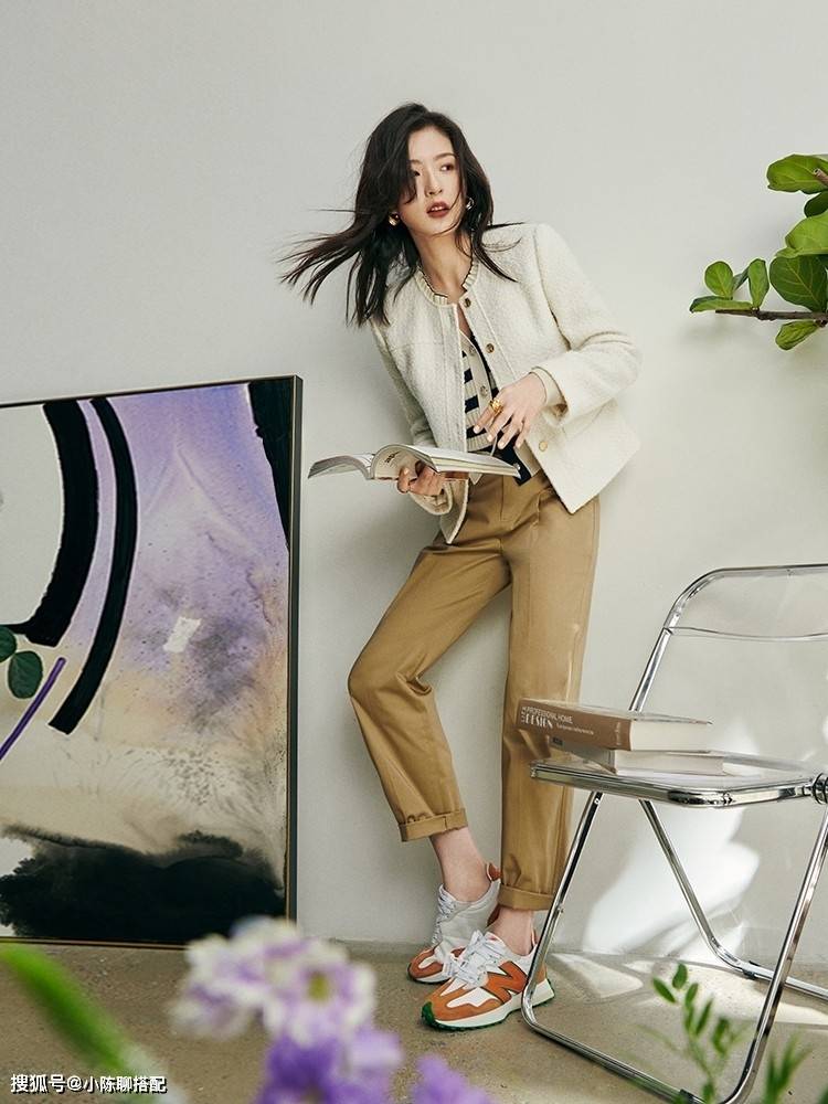 层次 贵气有质感的“卡其神裤”,优雅女人这样穿,比小白裤更高级