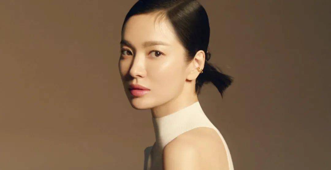 棕色画眉不贴骨，一定很辛苦（宋小宝让我顿悟）