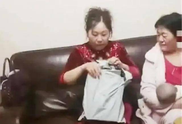 经济|“天赐宝宝”已经2岁,曾坦言有经济实力的老两口,开启直播赚钱