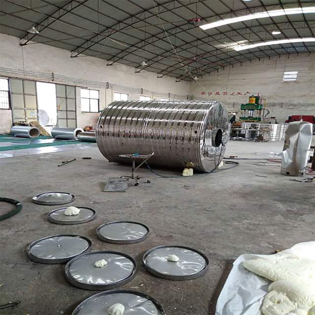 保温水箱不锈钢防渗隔热增加抗震抗冲击强度聚氨酯高压发泡机