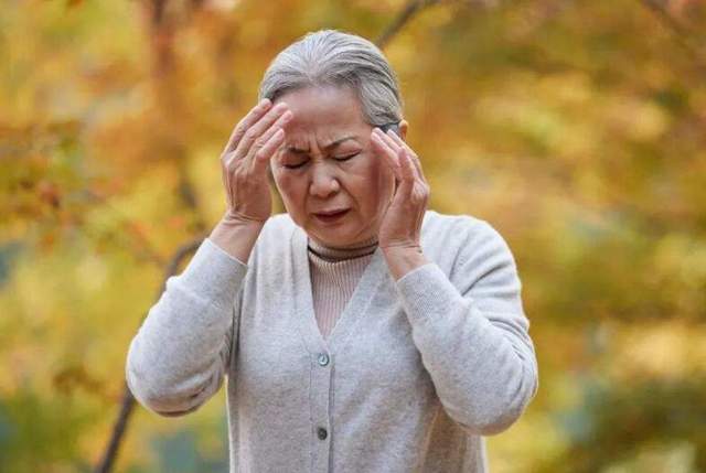 预警|脑梗死不可怕，日常做好监测筛查，早发现早就医，才能更健康