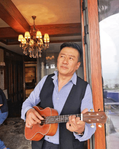 原创丁勇岱做过筛沙工牵手初恋37年堪称娱圈最干净演员