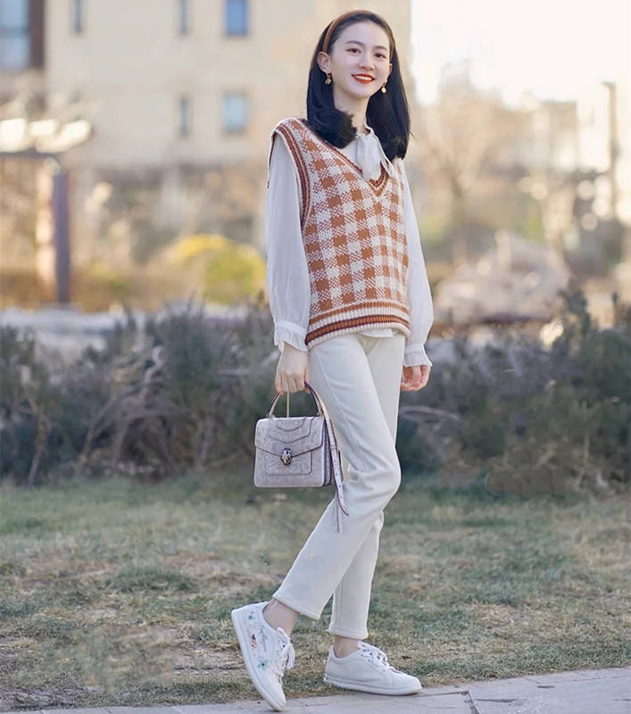 春季穿裤子,流行"露脚踝"穿法,1米58以下照穿时髦显高都有了