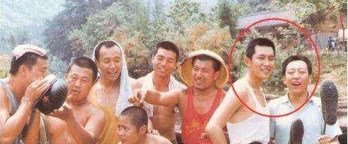 因为|他是戏精担当,号称东北吴彦祖,年轻时毫不起眼,59岁终成名