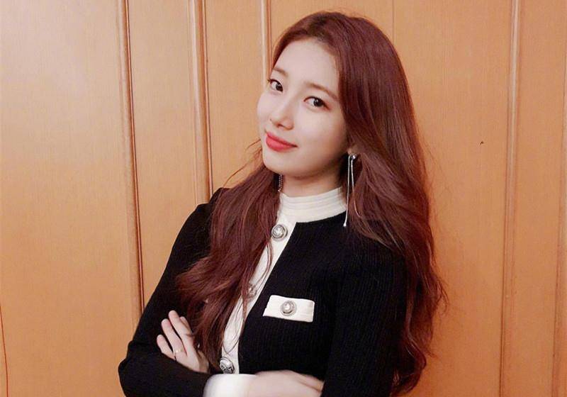 身材 24岁裴秀智和27岁古力娜扎,同穿黑白紧身裙,不是年轻就能赢