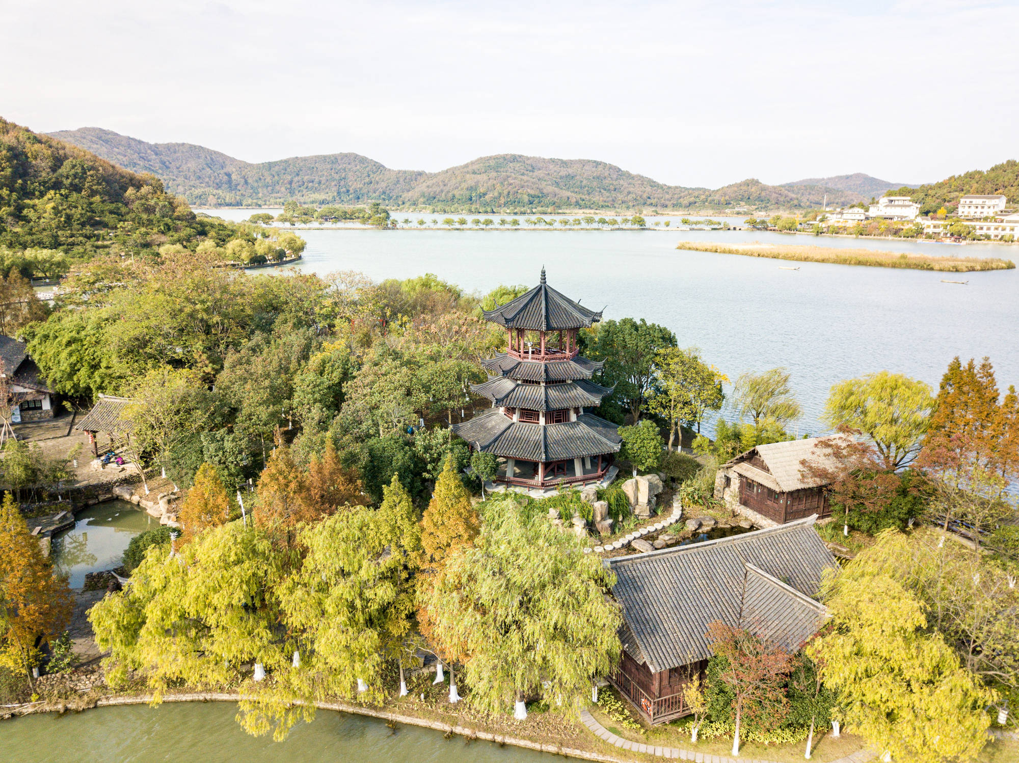 被称为|就在江浙沪包邮区，这座湖被称为小西湖，融山海湖为一体的景区
