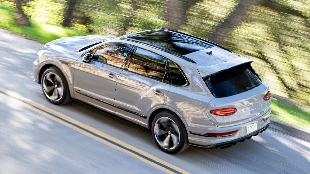 新宾利添越v8s2022评测