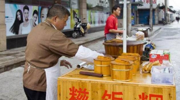 我国|战斗民族秀早餐，内蒙古人笑了：不来趟内蒙古你都不知道啥是硬货