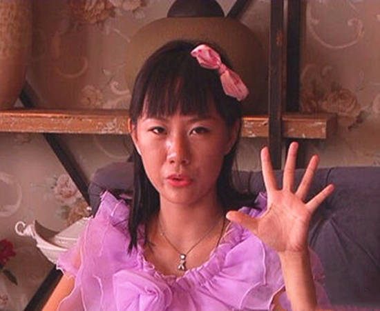 8年前,高调宣称"非5000万富豪不嫁"的女子,到现在仍然单着身_周兰