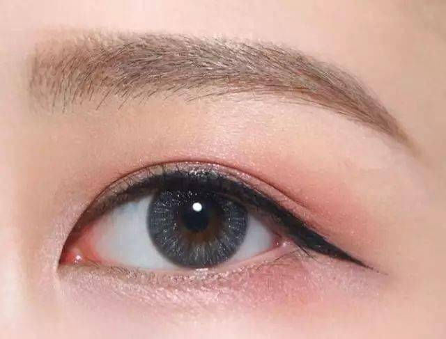 眼睛画不画眼妆，差别真的很大，秀智的樱花妆，宋祖儿的胭脂妆太迷人