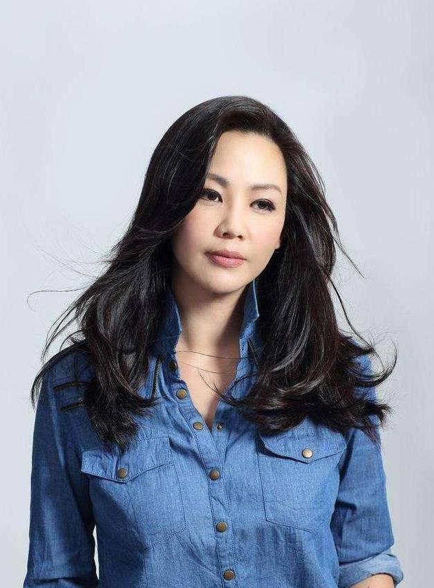 她是郑嘉颖旧爱,因父亲反对分手嫁入豪门,今结婚20年仍无子_王馨平