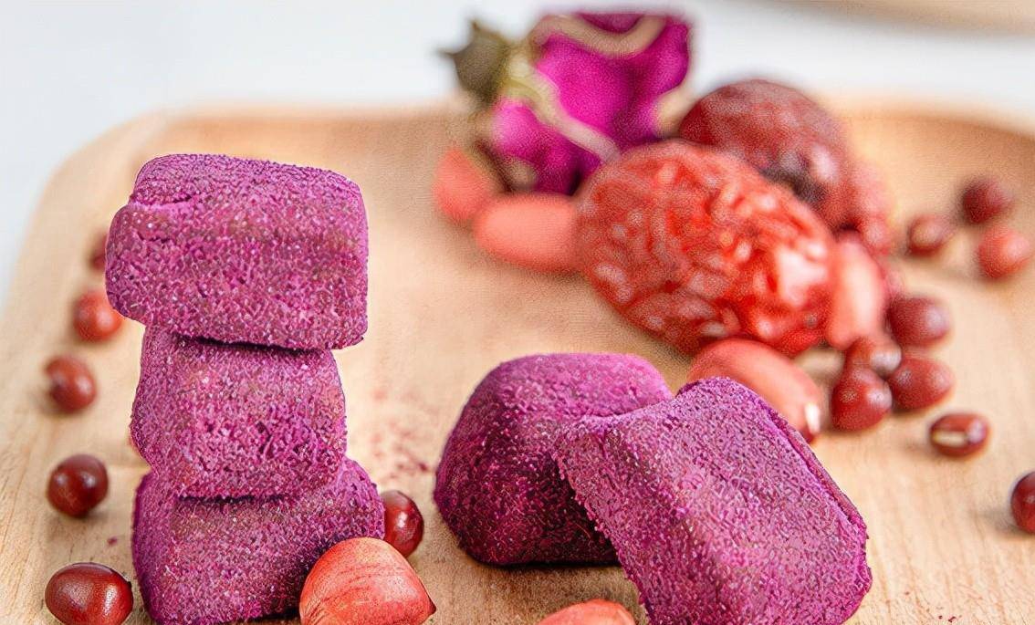 黑色|哪些零食值得多囤?推荐5款不起眼的小零食,解馋好吃又有营养