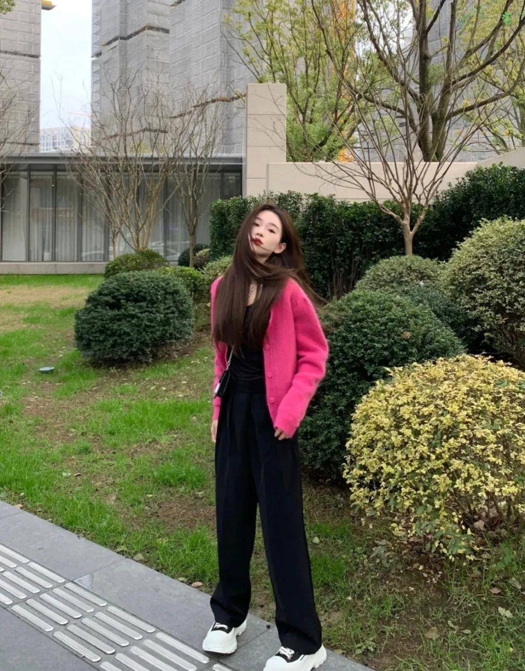 下岗 2022“小黑裤” 正式下岗了！开春流行“瘦瘦裤”！