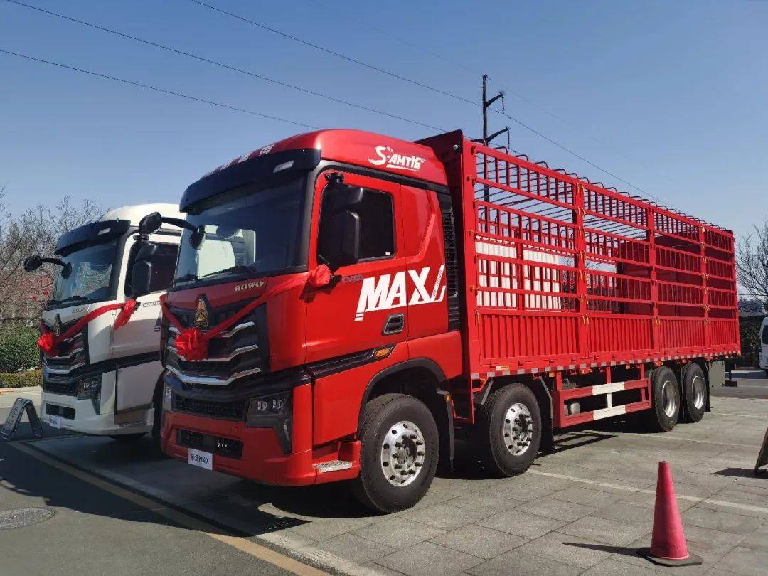 豪沃max载货车是中国重汽专门为年轻一代卡车司机打造的一款网红潮流